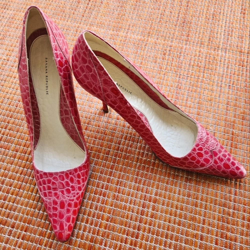 Rose color leather banana republic 3" heels